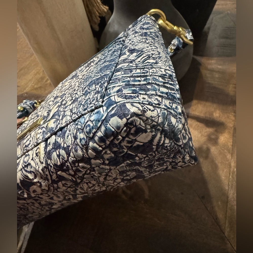 EUC Brahmin Vida Crossbody in the Blue Filigree Melbourne - Picture 5 of 11
